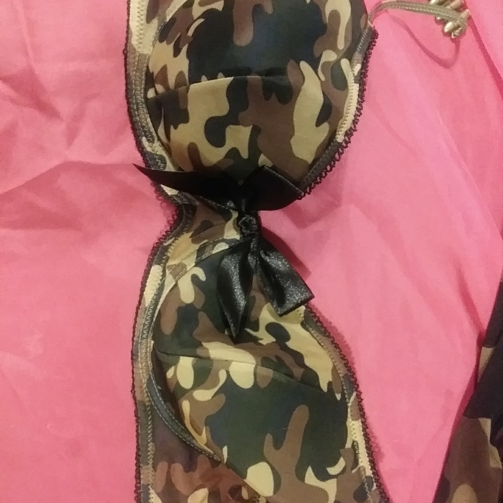 Very cute Camo lingerie top with matching bra - Picture 3 of 3